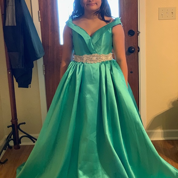 Mac Duggal mint green. DRESS HAS NO BELT!!!! - Picture 2 of 6